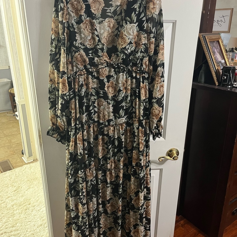 Eesome Floral Long Sleeve Maxi Dress in Black and Cream